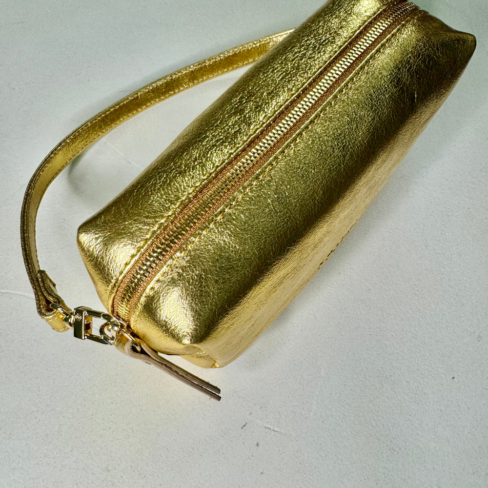 
                      
                        Bolso María dorado
                      
                    