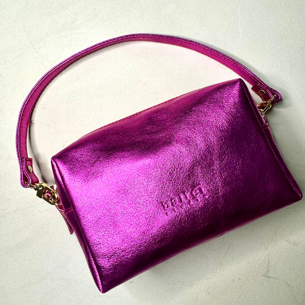 
                      
                        Bolso María fucsia
                      
                    