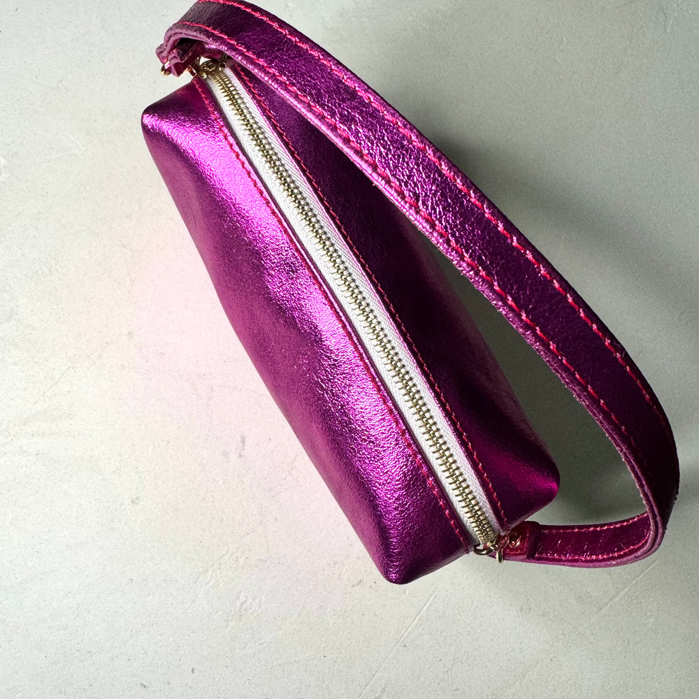 
                      
                        Bolso María fucsia
                      
                    